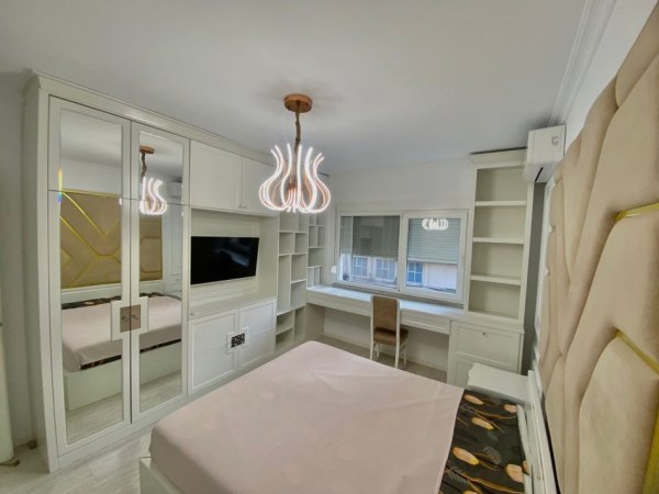 Tirane, jepet me qera apartament 3+1 Kati 3