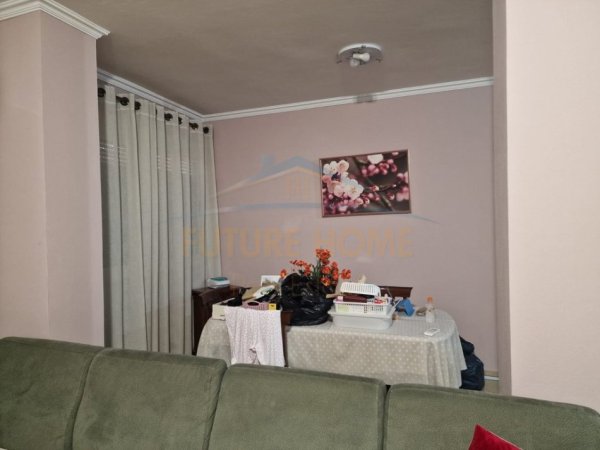 Tirane, shitet apartament 2+1 Kati 4, 115 m² 220.000 € (PRANE SHKOLLES 4 DESHMORET)