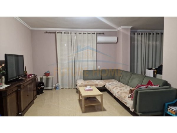 Tirane, shitet apartament 2+1 Kati 4, 115 m² 220.000 € (PRANE SHKOLLES 4 DESHMORET)