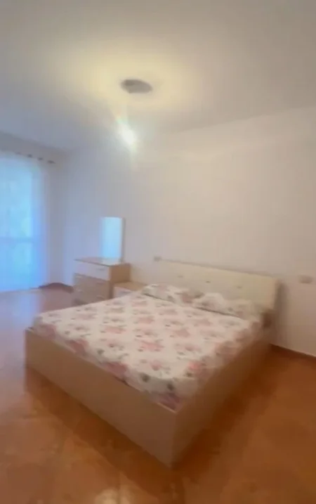 Tirane, jepet me qera apartament 2+1+Ballkon Kati 6, 90 m² 450 € (Rruga Dhaskal Todri)