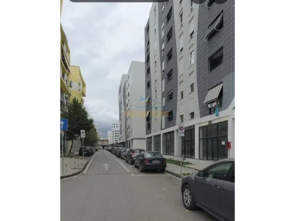 Tirane, jepet me qera ambjent biznesi Kati 0, 117 m² 1.000 € (ISH PARKU)