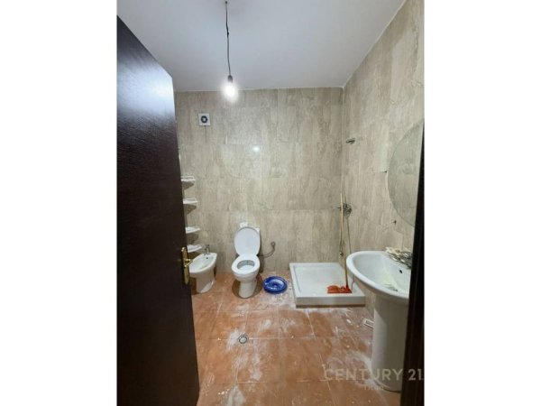 Tirane, shitet apartament 2+1 Kati 3, 91 m² 125.000 € (Astir)
