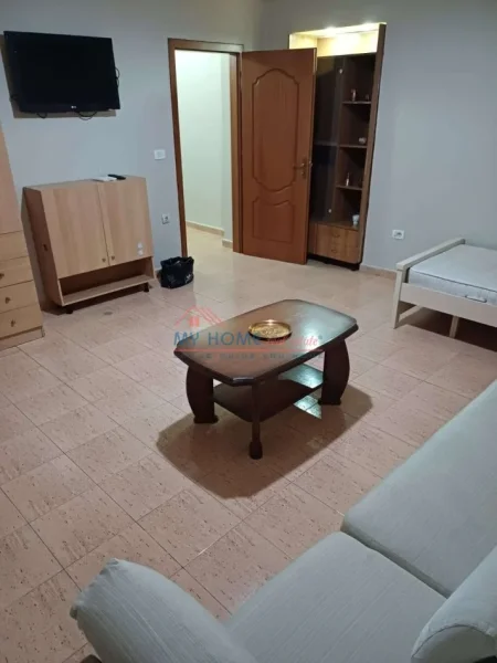 Tirane, jap me qera apartament 2+1+Ballkon Kati 2, 84 m² 650 € (Sheshi Willson)