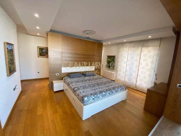 Tirane, jepet me qera apartament 4+1+Aneks+Ballkon Kati 7, 300 m² 3.000 € (Rr. e Elbasanit)