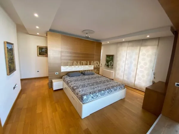 Tirane, jepet me qera apartament 4+1+Aneks+Ballkon Kati 7, 300 m² 3.000 € (Rr. e Elbasanit)