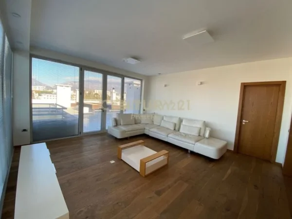 Tirane, jepet me qera apartament 4+1+Aneks+Ballkon Kati 7, 300 m² 3.000 € (Rr. e Elbasanit)