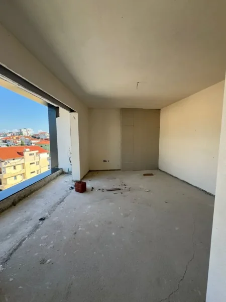 SHITET APARTAMENT 1+1 PRANE QYTETIT STUDENTI  119.000 EURO