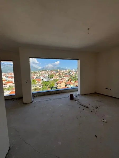 SHITET APARTAMENT 1+1 PRANE QYTETIT STUDENTI  119.000 EURO