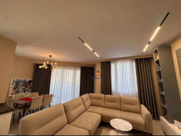 Tirane, jepet me qera apartament 2+1+Ballkon Kati 3, 117 m² 800 € (RIVER RESIDENCE, UNAZA E RE)