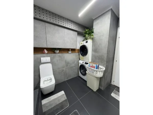 Tirane, jepet me qera apartament 2+1+Aneks+Ballkon Kati 3, 116 m² 900 € (Brryli)