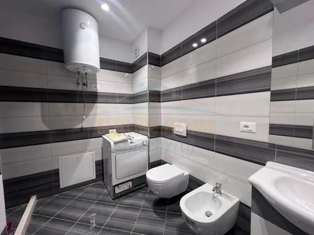 Tirane, shitet apartament 2+1+Ballkon Kati 8, 102 m² 145.000 € (Rruga Mikel Maruli)