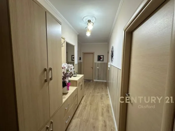 Tirane, shitet apartament 2+1+Ballkon Kati 3, 104 m² 192.000 € 