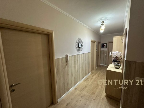 Tirane, shitet apartament 2+1+Ballkon Kati 3, 104 m² 192.000 € 