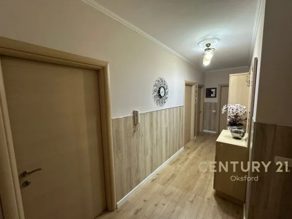 Tirane, shitet apartament 2+1+Ballkon Kati 3, 104 m² 192.000 € 