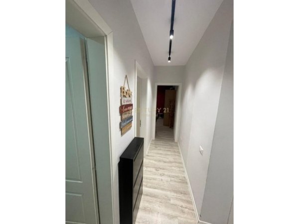 Tirane, jepet me qera apartament 3+1 Kati 4, 106 m² 930 € (Ish Stacioni i Trenit)