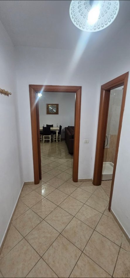 Tirane, shitet apartament 1+1+Ballkon Kati 3, 71 m² 110.000 € (Yzberisht/Rr.3 Deshmoret)