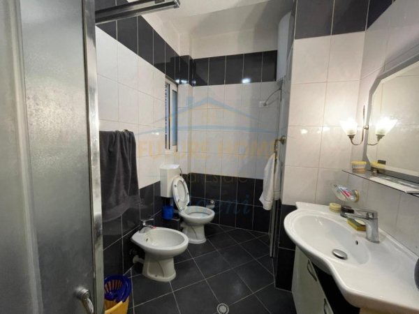 Tirane, jepet me qera apartament 2+1 Kati 2, 125 m² 900 € (Prane Shkolles se Baletit)