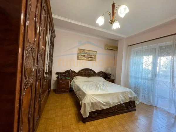 Tirane, jepet me qera apartament 2+1 Kati 2, 125 m² 900 € (Prane Shkolles se Baletit)