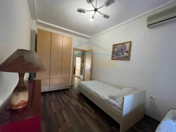 Tirane, jepet me qera apartament 2+1 Kati 2, 125 m² 900 € (Prane Shkolles se Baletit)