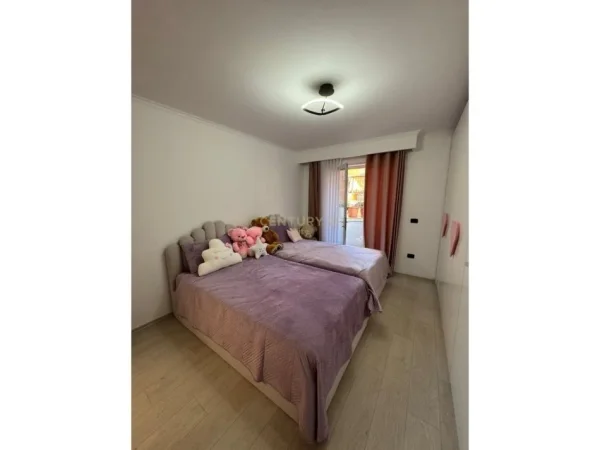 Tirane, jepet me qera apartament 2+1 Kati 3, 120 m² 900 € (Brryli)