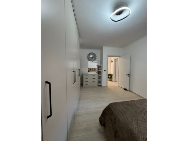 Tirane, jepet me qera apartament 2+1 Kati 3, 120 m² 900 € (Brryli)