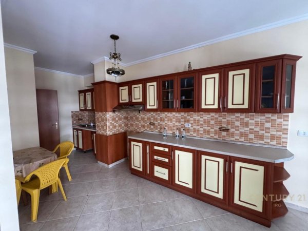 Tirane, jepet me qera ambjent biznesi Kati 3, 153 m² 1.400 € (Kompleksi Halili)