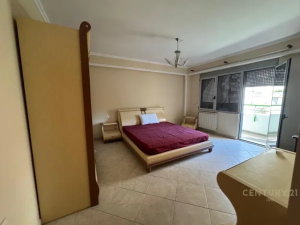 Tirane, jepet me qera ambjent biznesi Kati 3, 153 m² 1.400 € (Kompleksi Halili)