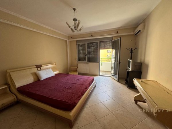 Tirane, jepet me qera ambjent biznesi Kati 3, 153 m² 1.400 € (Kompleksi Halili)
