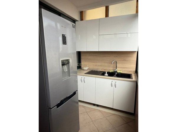 Tirane, jepet me qera apartament 1+1 Kati 4, 120 m² 600 € (Rruga Muhamed Gjollesha)