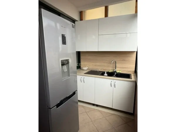 Tirane, jepet me qera apartament 1+1 Kati 4, 120 m² 600 € (Rruga Muhamed Gjollesha)