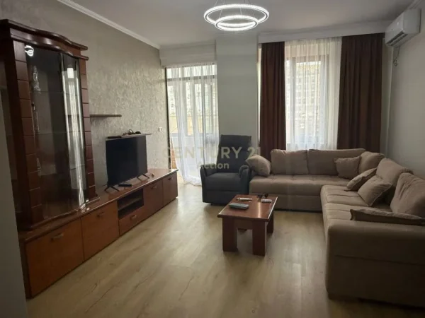 Tirane, jepet me qera apartament 1+1 Kati 4, 120 m² 600 € (Rruga Muhamed Gjollesha)