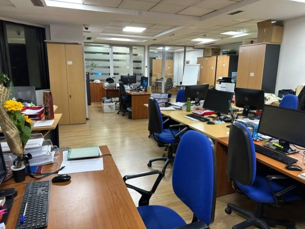 Tirane, jepet me qera zyre Kati 5, 94 m² 1.962 € (Bulevardi &quot;Deshmoret e Kombit&quot;)