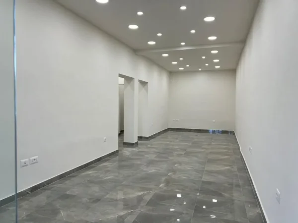 Tirane, shitet Ambient Biznesi  1, 70 m² (Prane Stadiumit Dinamo)