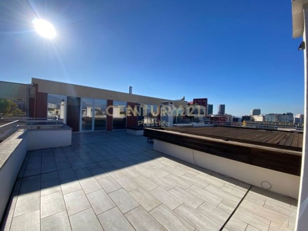 Tirane, jepet me qera apartament 4+1 Kati 7, 300 m² 3.000 € 