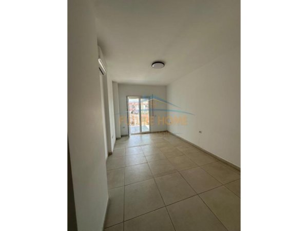Tirane, jepet me qera ambjent biznesi , 113 m² 650 € (Rruga e Barrikadave)