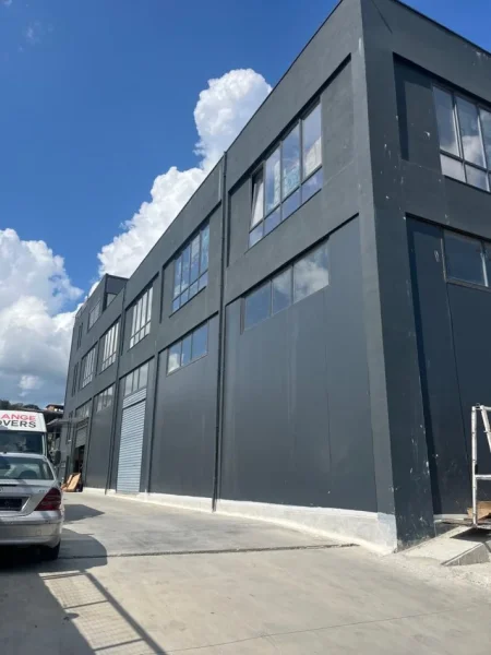 Tirane, jepet me qera magazine Kati 0, 1.000 m² 6.000 € (Mezez -)