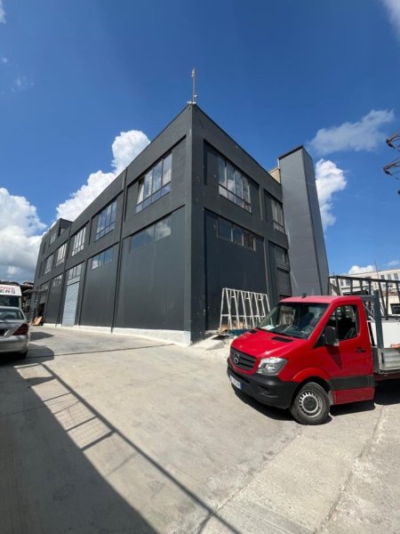 Tirane, jepet me qera magazine Kati 0, 1.000 m² 6.000 € (Mezez -)