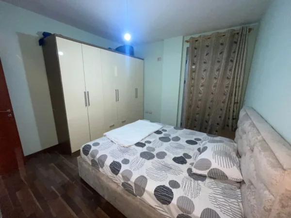 Tirane, jepet me qera 1+1 Kati 3, 450 €
