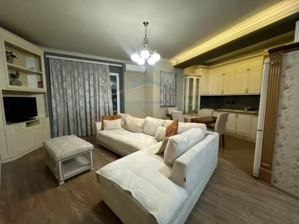 Tirane, jepet me qera apartament 2+1 Kati 6, 115 m² 600 € (PRANE ROTONDOS)