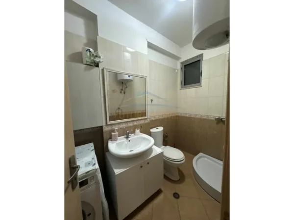 Tirane, jepet me qera apartament 2+1 Kati 6, 115 m² 600 € (PRANE ROTONDOS)
