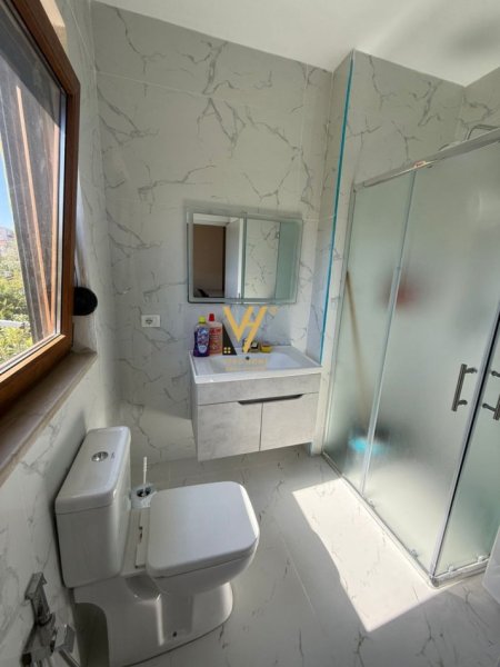 Tirane, jepet me qera apartament 1+1+Ballkon Kati 2, 70 m² 500 € (ALI DEMI)