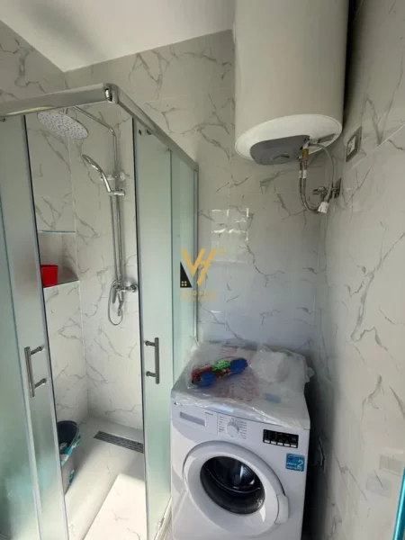 Tirane, jepet me qera apartament 1+1+Ballkon Kati 2, 70 m² 500 € (ALI DEMI)