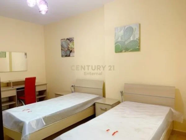 Tirane, jepet me qera apartament 2+1 Kati 2, 100 m² 850 € 