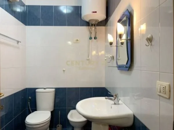 Tirane, jepet me qera apartament 2+1 Kati 2, 100 m² 850 € 