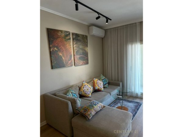 Tirane, jepet me qera apartament 1+1 Kati 11, 67 m² 950 € (Qendra Galeria, Rruga Barrikadave)