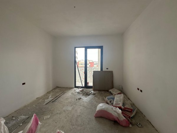 Tirane, shitet apartament 2+1+Ballkon , 109 m² 260.000 € 