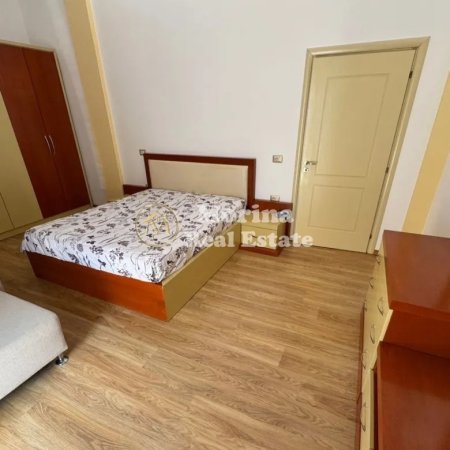Tirane, jepet me qera apartament 2+1+Ballkon Kati 3, 145 m² 600 € (Rruga e Elbasanit)