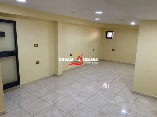 Tirane, jepet me qera ambjent biznesi , 30 m² 450 € (rruga e Durresit)
