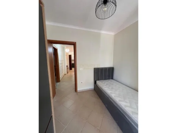 Tirane, jepet me qera apartament 2+1 Kati 5, 110 m² 600 € 