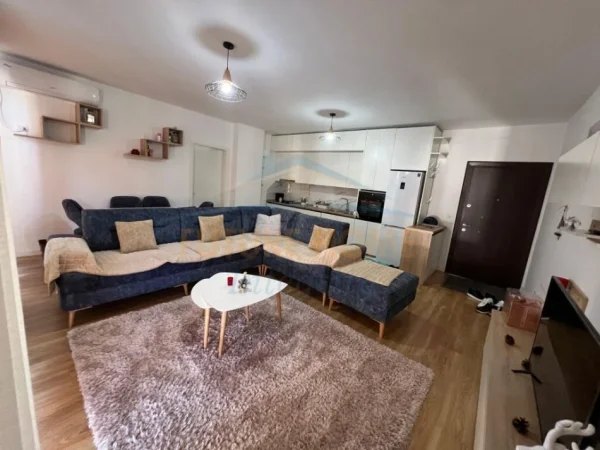 Tirane, jepet me qera apartament 1+1 Kati 3, 63 m² 400 € 